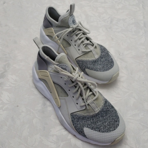 Nike Other - Nike Air Huaraches - 5Y